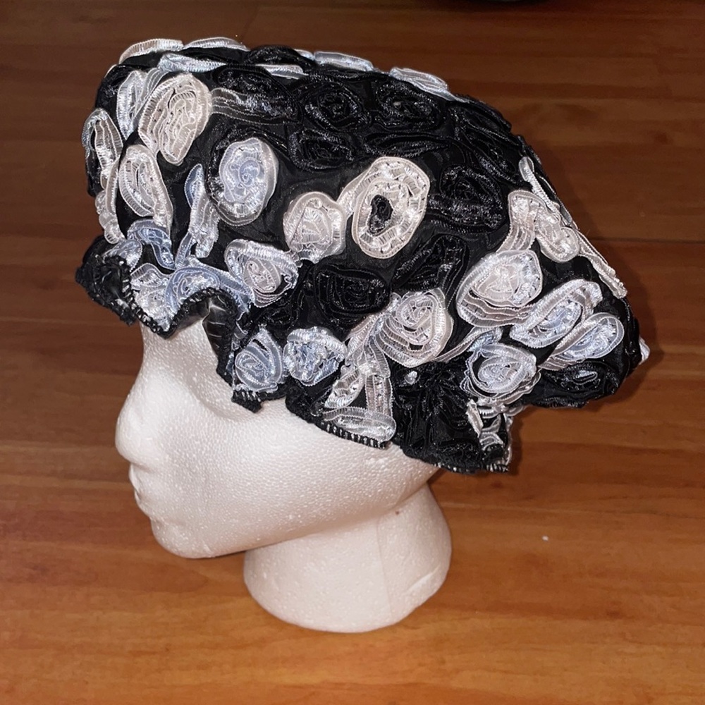 Vintage bathing cap, black and white flowers.  Cute!!